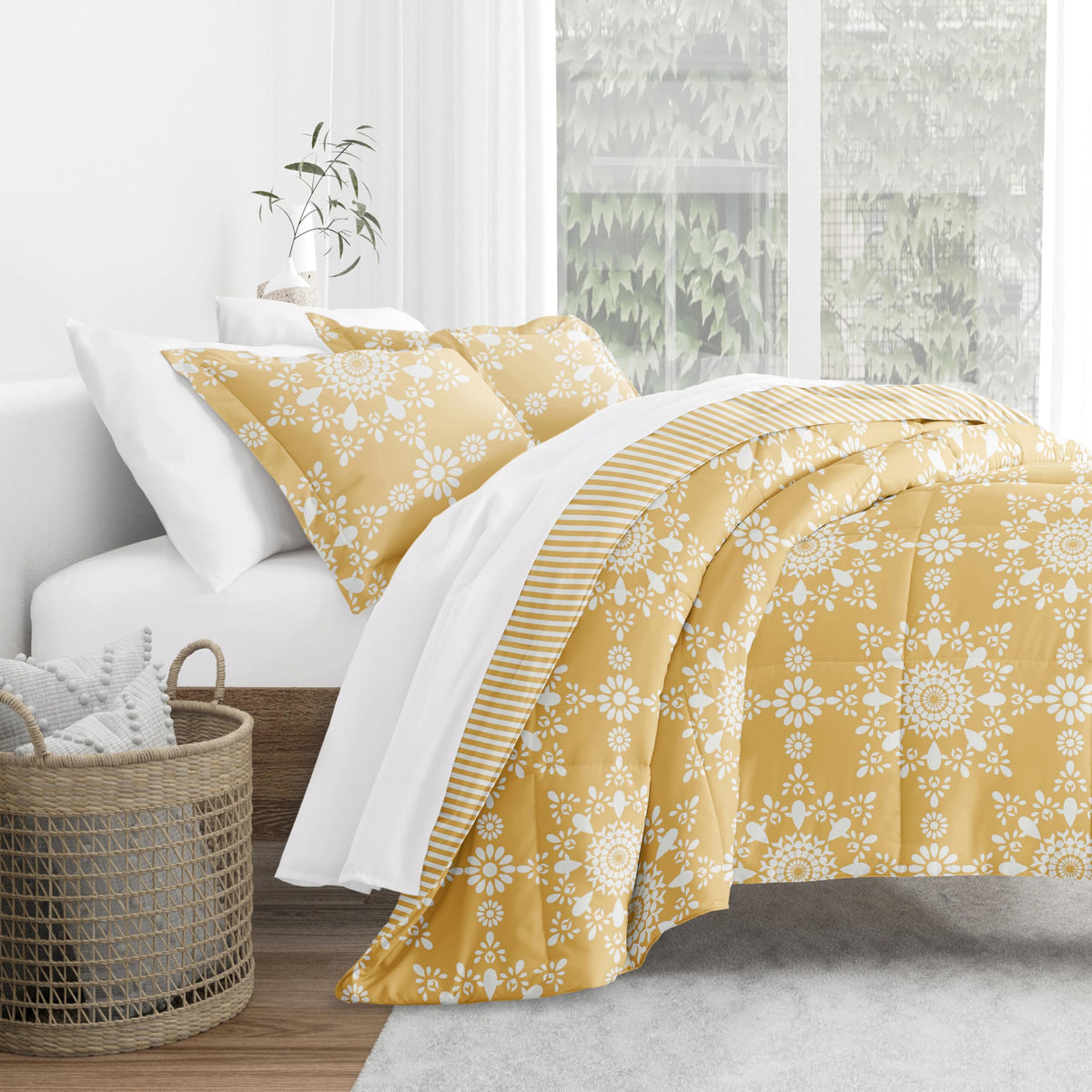 Comforter Set Patterned Microfiber All Season Down-Alternative Ultra Soft Bedding in Daisy Medallion - Full/Queen