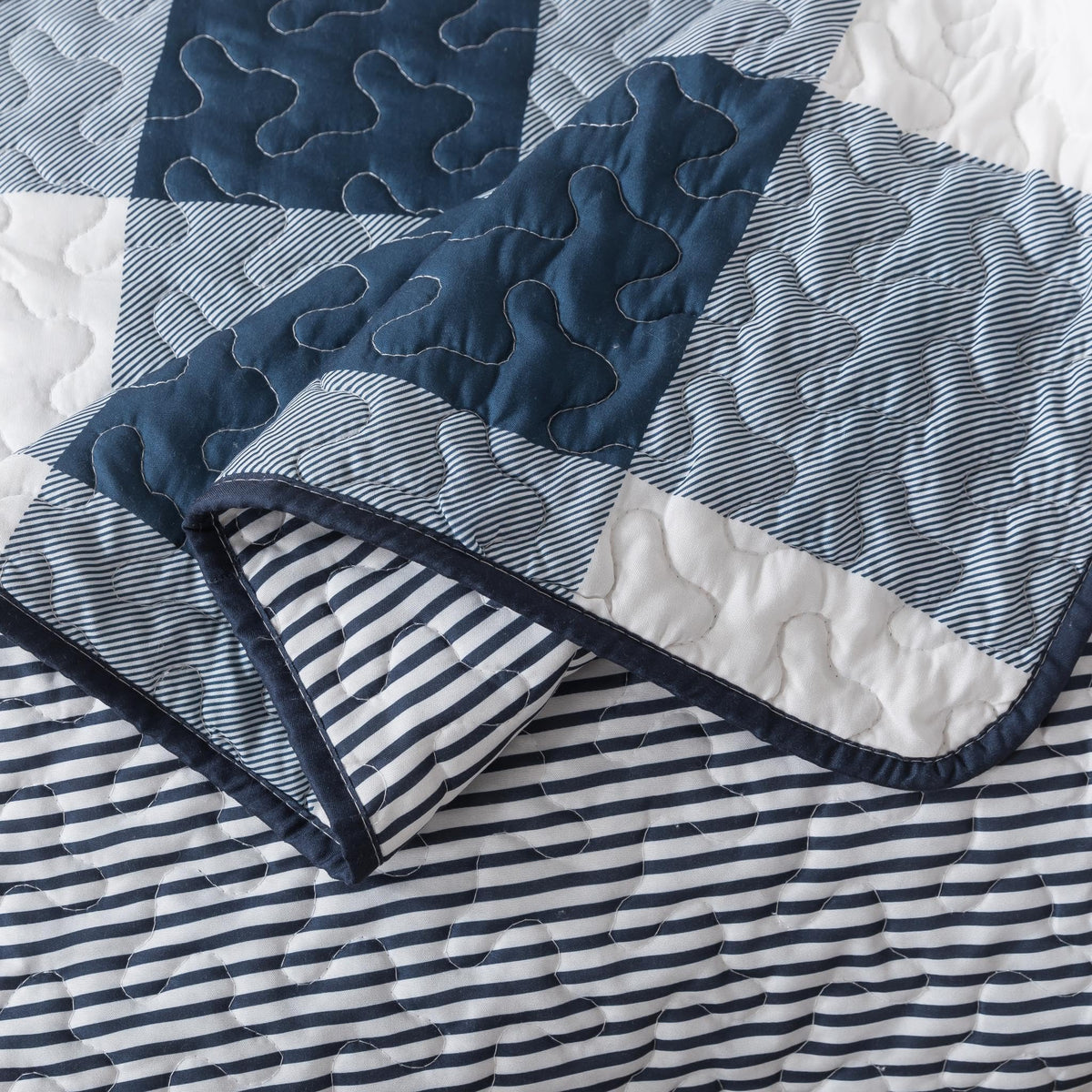 Blue and White Buffalo Plaid Quilt Set, 2 Shams, Check
