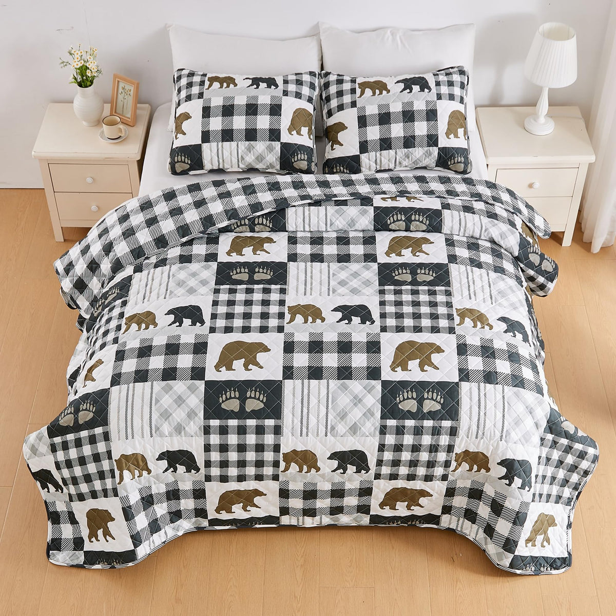 Rustic Quilts | 2-Piece Cabin Comforter Set with Sham | Reversible Lodge Bear Bedding for All Season