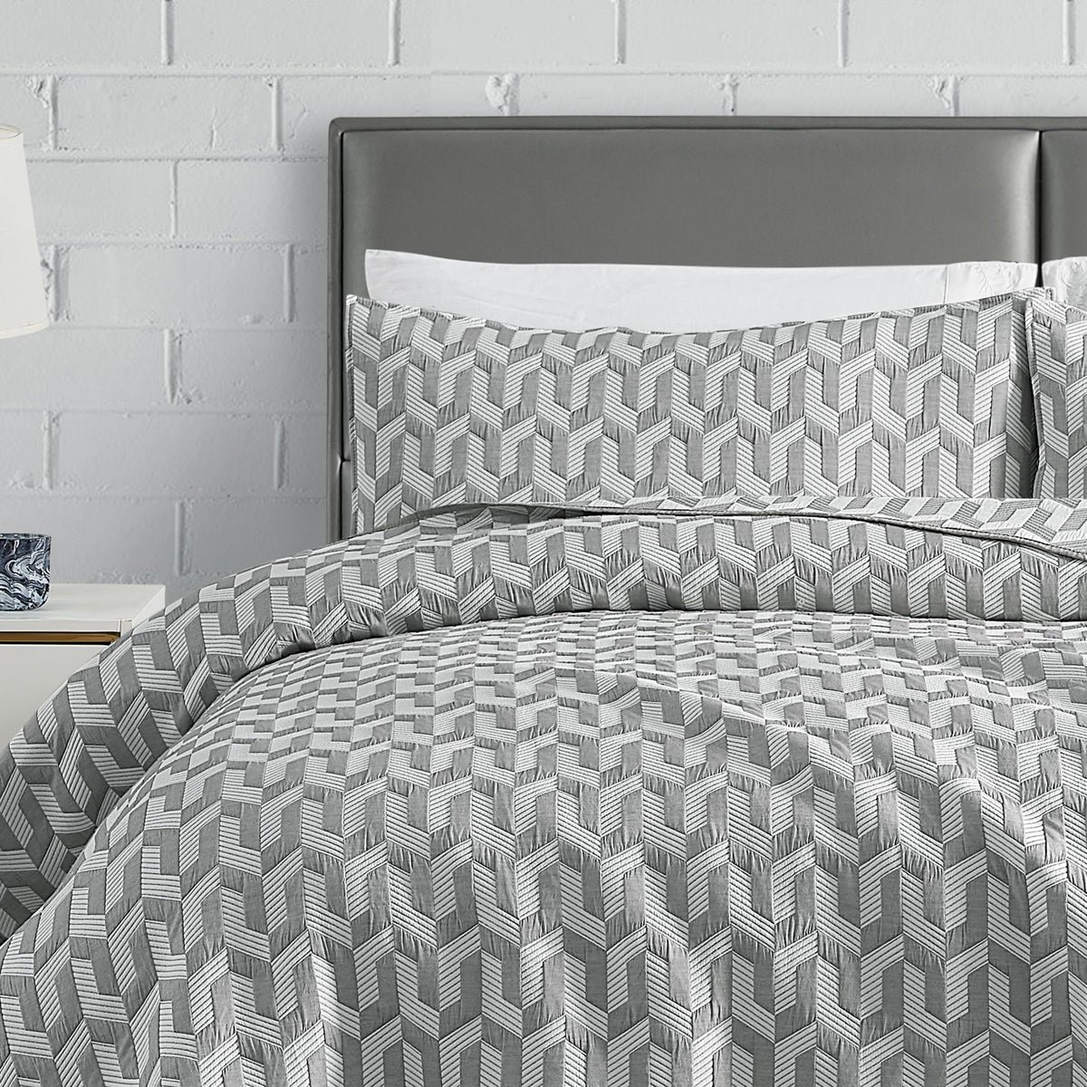 Resort Torino Geo Grey 3-Piece Soft Woven Matelasse Reversible Jacquard Cotton Blend Quilt Set