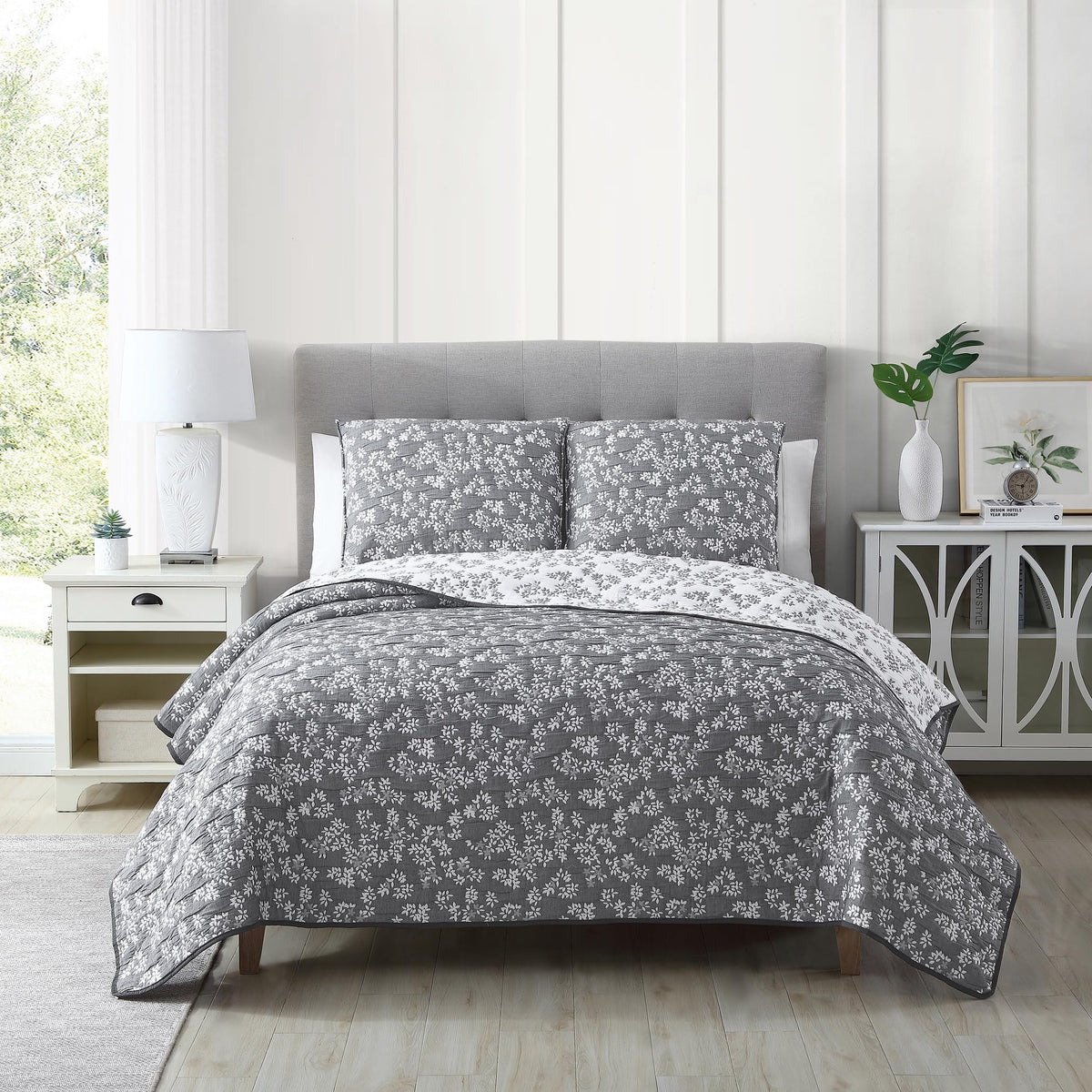 Resort Annabella Floral Dark Grey 3-Piece All-Season Soft Woven Matelasse Jacquard Reversible Cotton Blend Quilt Set
