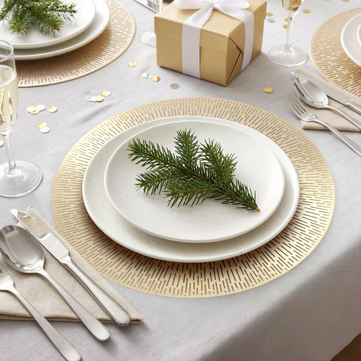 Gold Round Placemats Set of 8, 15 Inch Gold Metallic Hollow Vinyl Round Placemat, Washable Wipe Clean Kitchen Dining