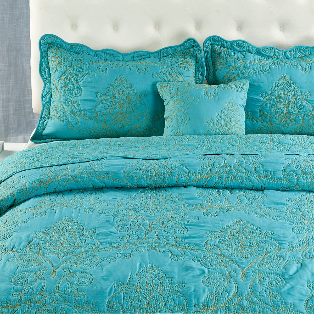 4 Piece Oversized Damask Paisley Pattern Quilt Microfiber Soft Lightweight Coverlet Embroidered Bedding Set with
