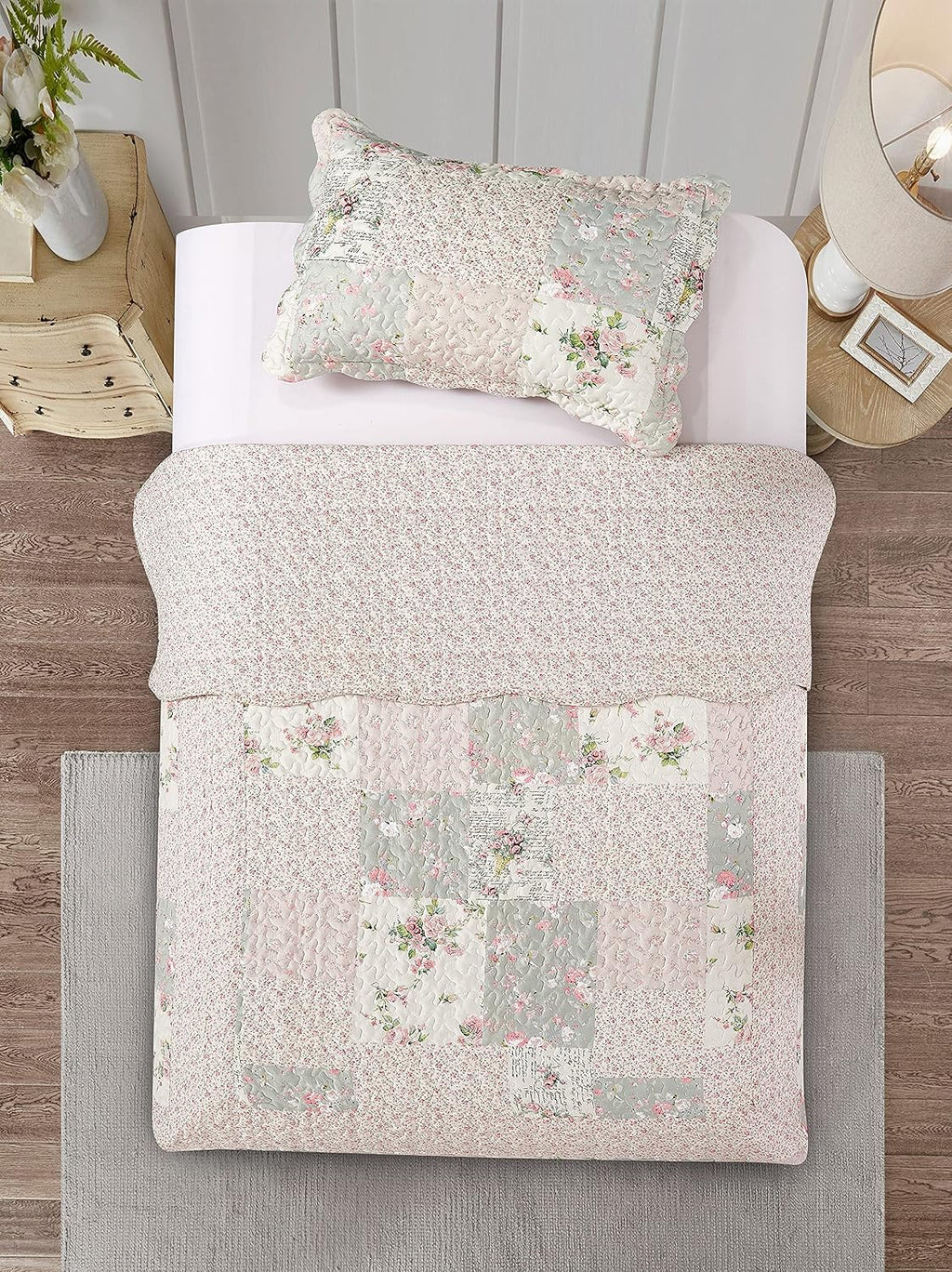 Rose and Sage Quilt Set, 3-Piece Bedding Sets, Traditional Patchwork Design, Washable and Reversible Bedspread, Soft