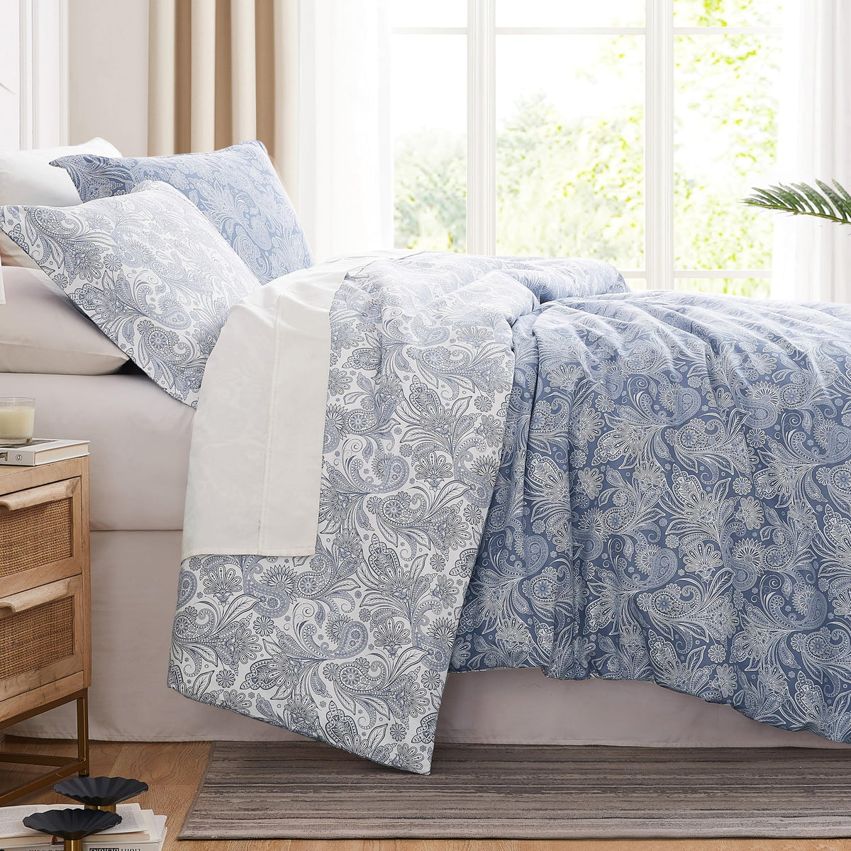 Queen/Full Size Blue Paisley Duvet Cover Set Reversible 98x98 With Zipper
