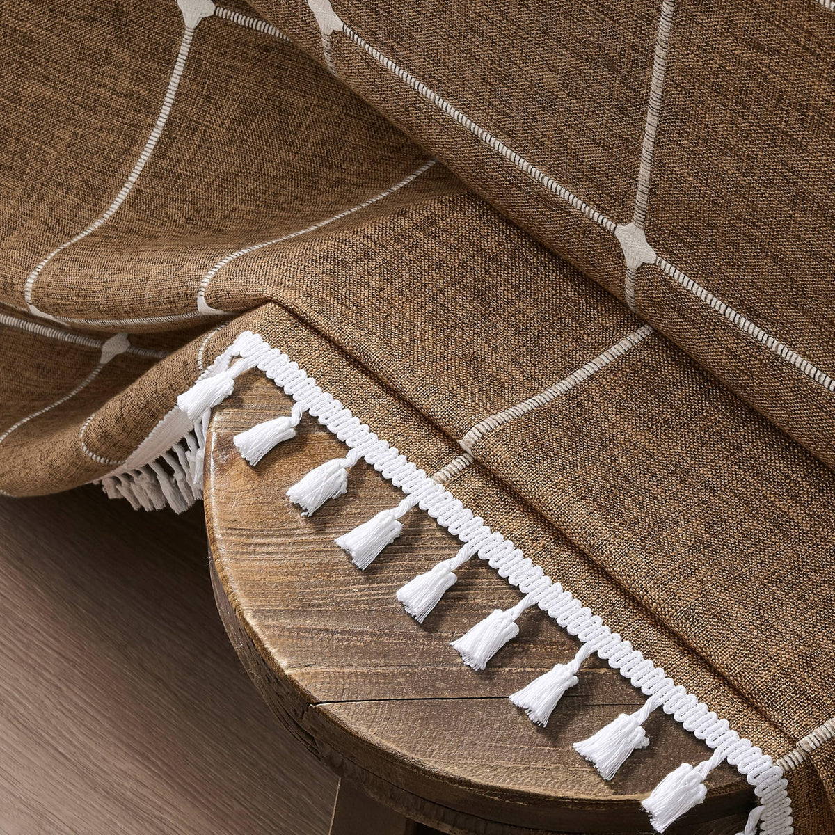 Boho Round Grid Tablecloth with Tassels, Caramel 52in
