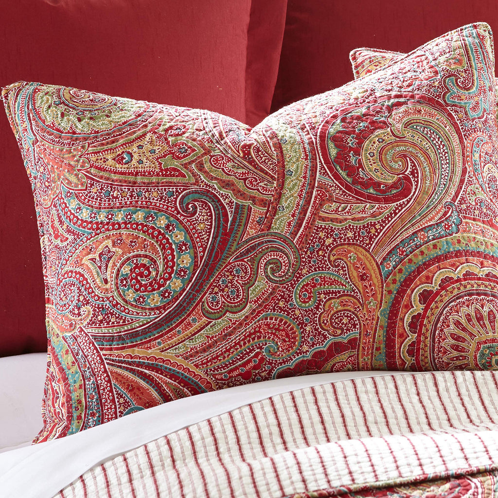 Spruce Red Quilt Set - Quilt (88x92in.) + Two Standard Pillow Shams (26x20in.) - Paisley Pattern in
