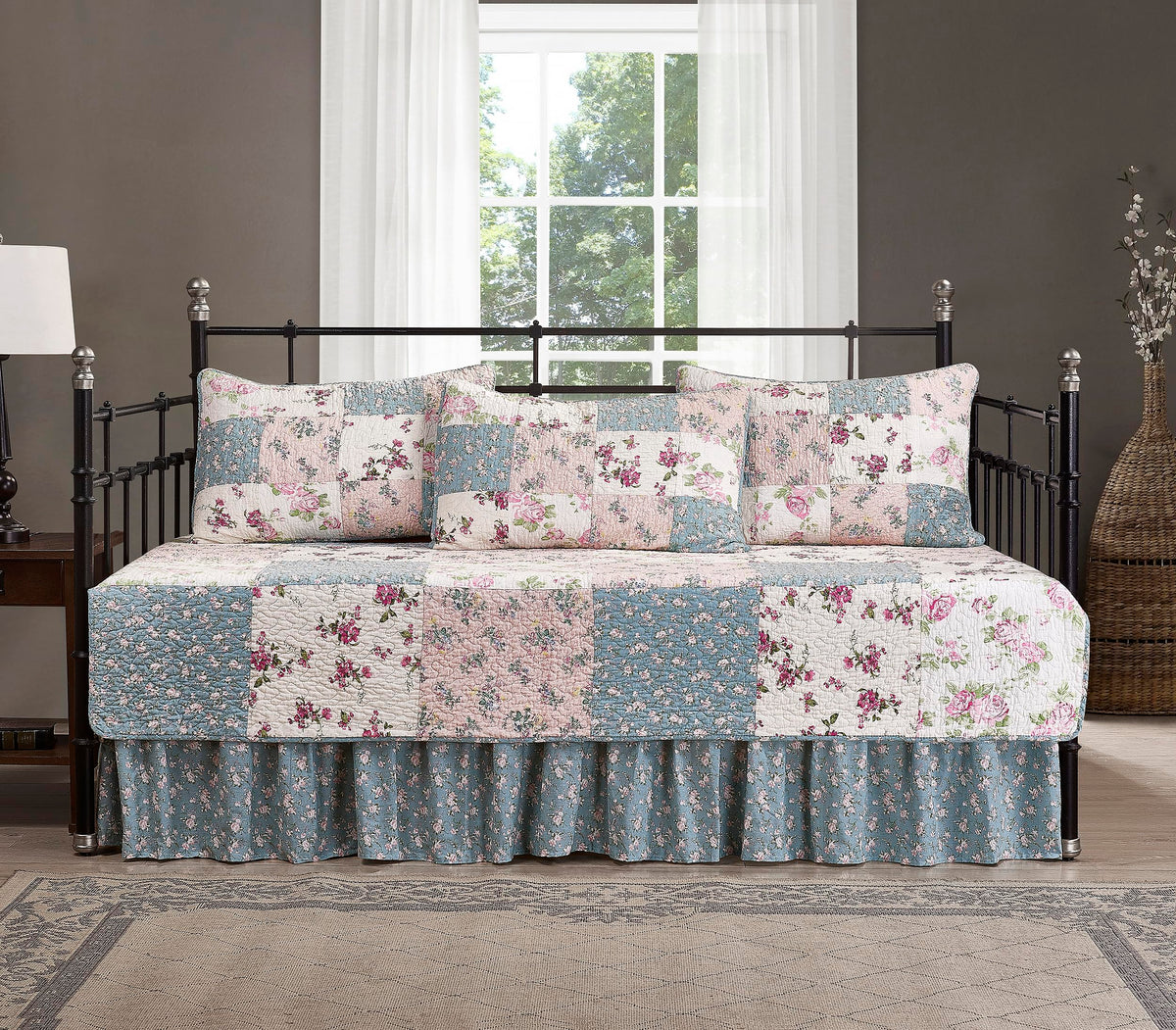 Abbi 5-Piece Daybed Bedding Set Shabby Chic Floral Daybed Cover Pre-Washed Cotton Patchwork Daybed Set