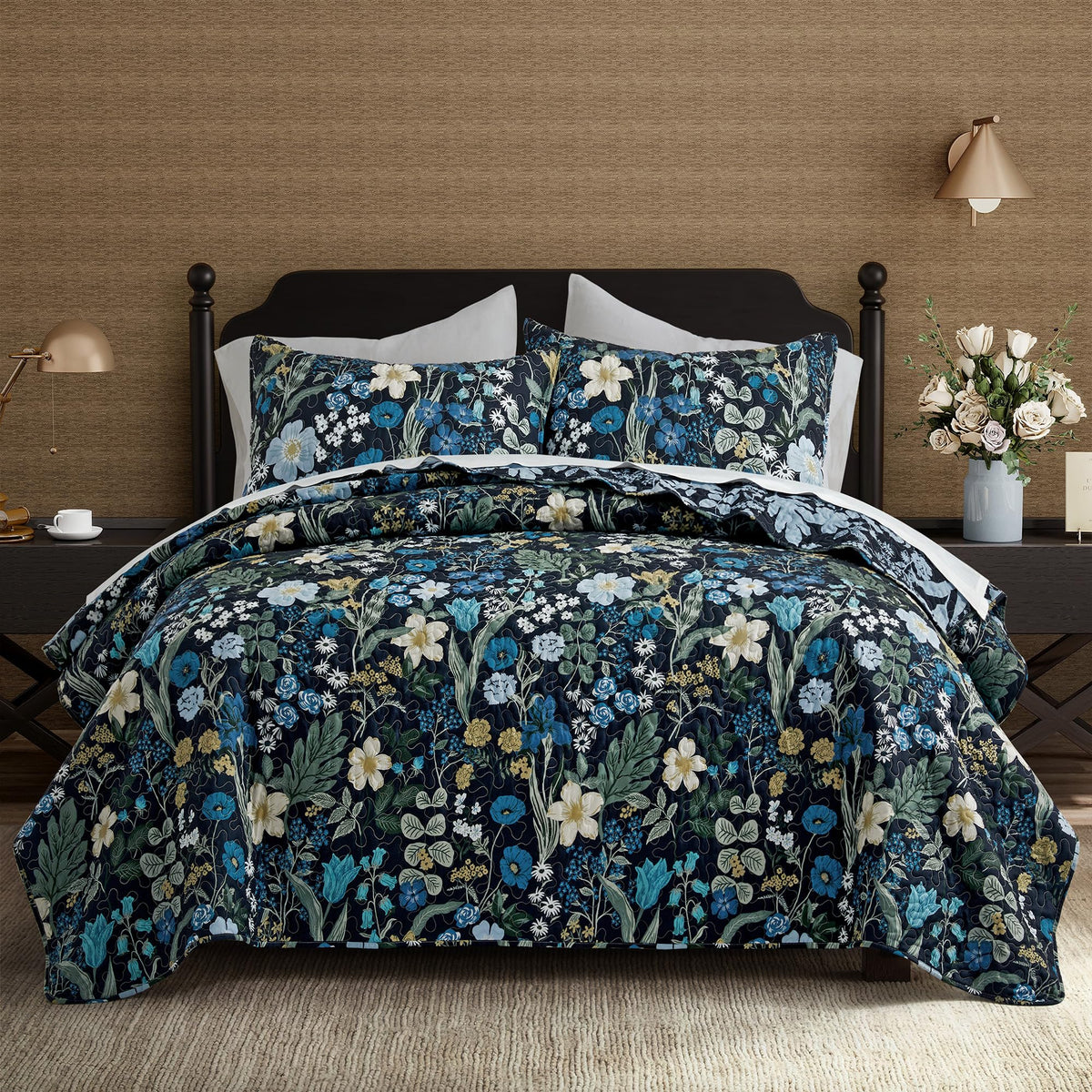 Blooming Floral Quilt Set, Reversible Botanical Flower Bedspread Coverlet, Lightweight Soft Quilted