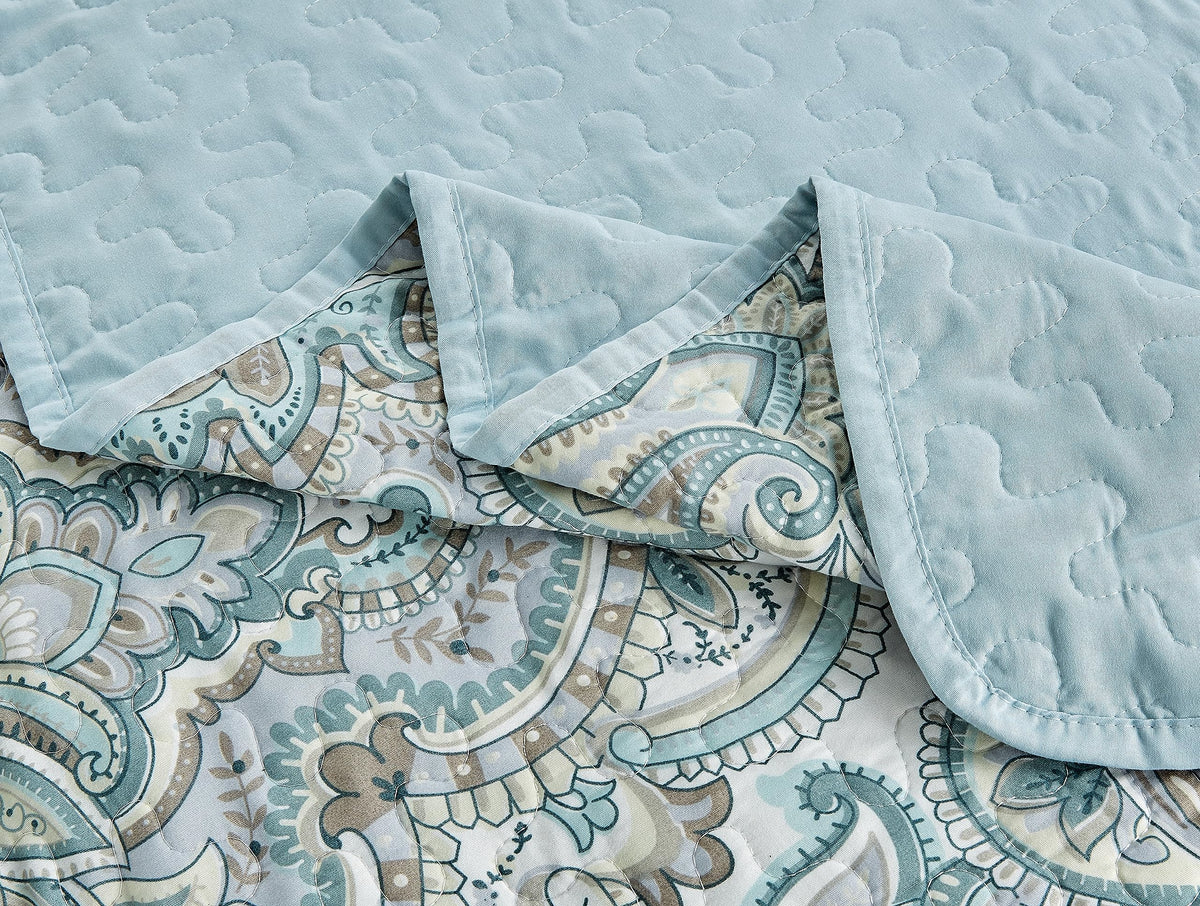 3-Piece Oversized King Quilt Set - Lightweight All-Season Paisley Reversible Coverlet Bedspread - 115" x 95" Ultra